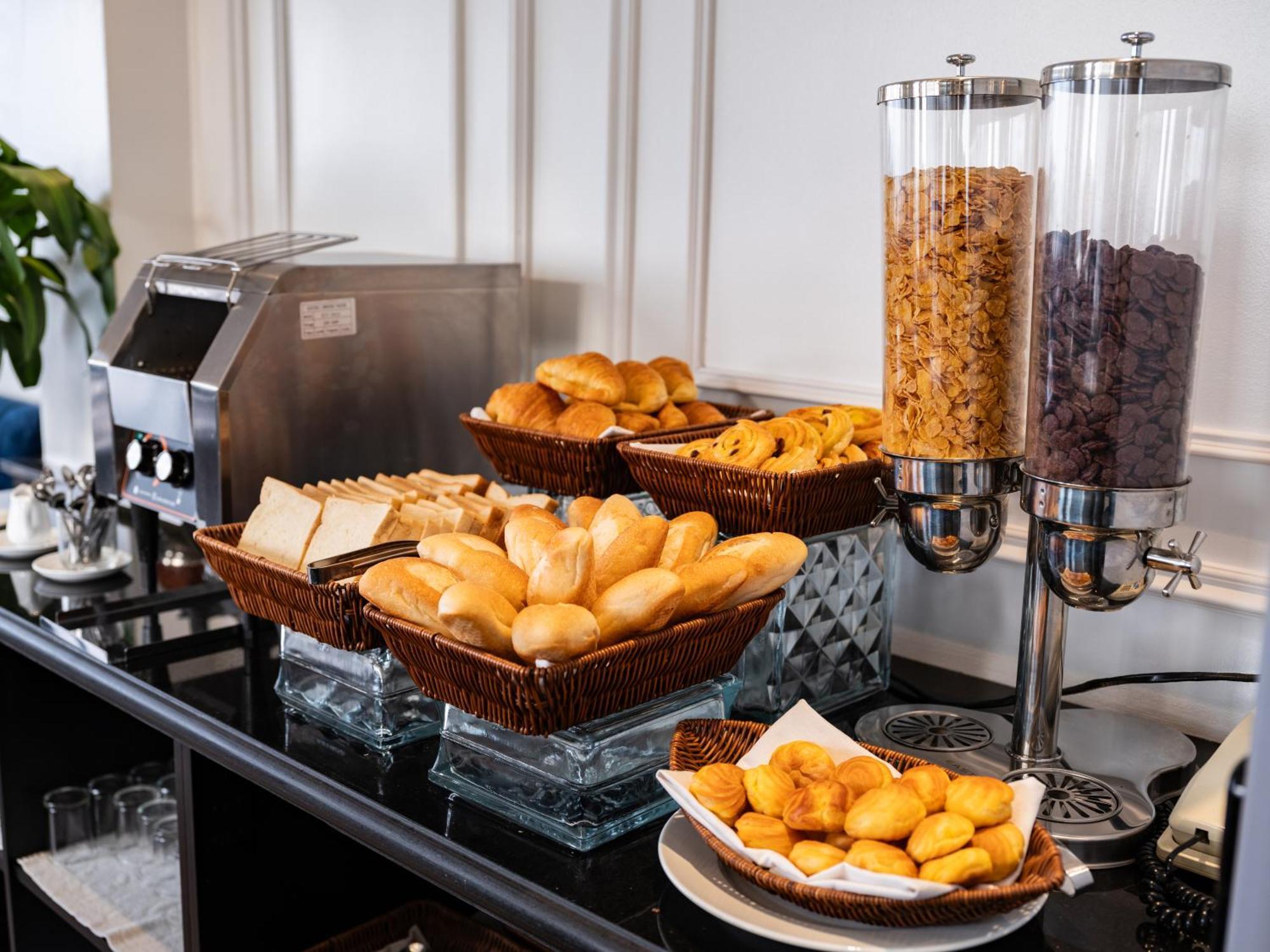 The Flower Boutique Hotel & Travel Ханой Екстериор снимка