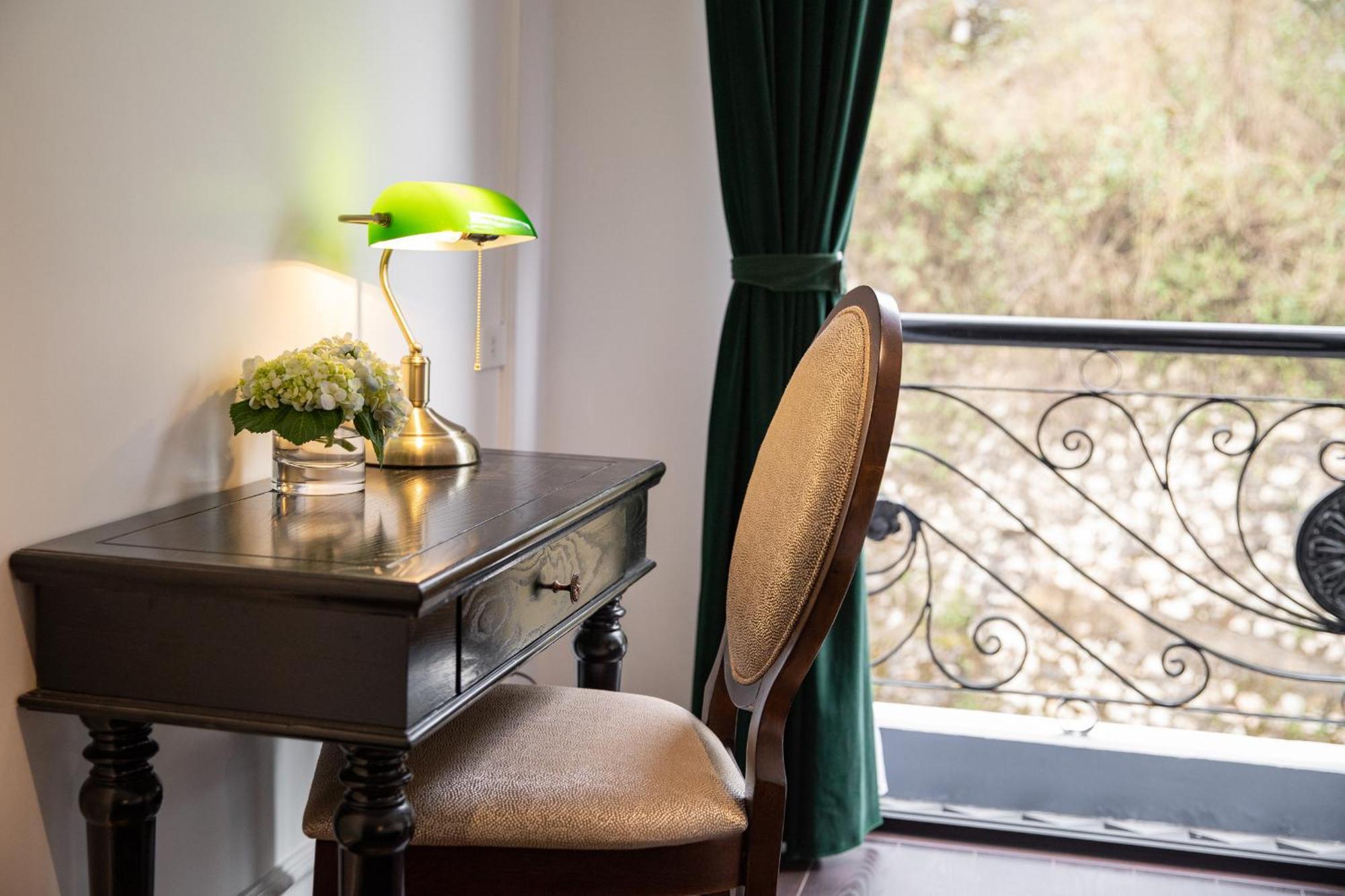 The Flower Boutique Hotel & Travel Ханой Екстериор снимка