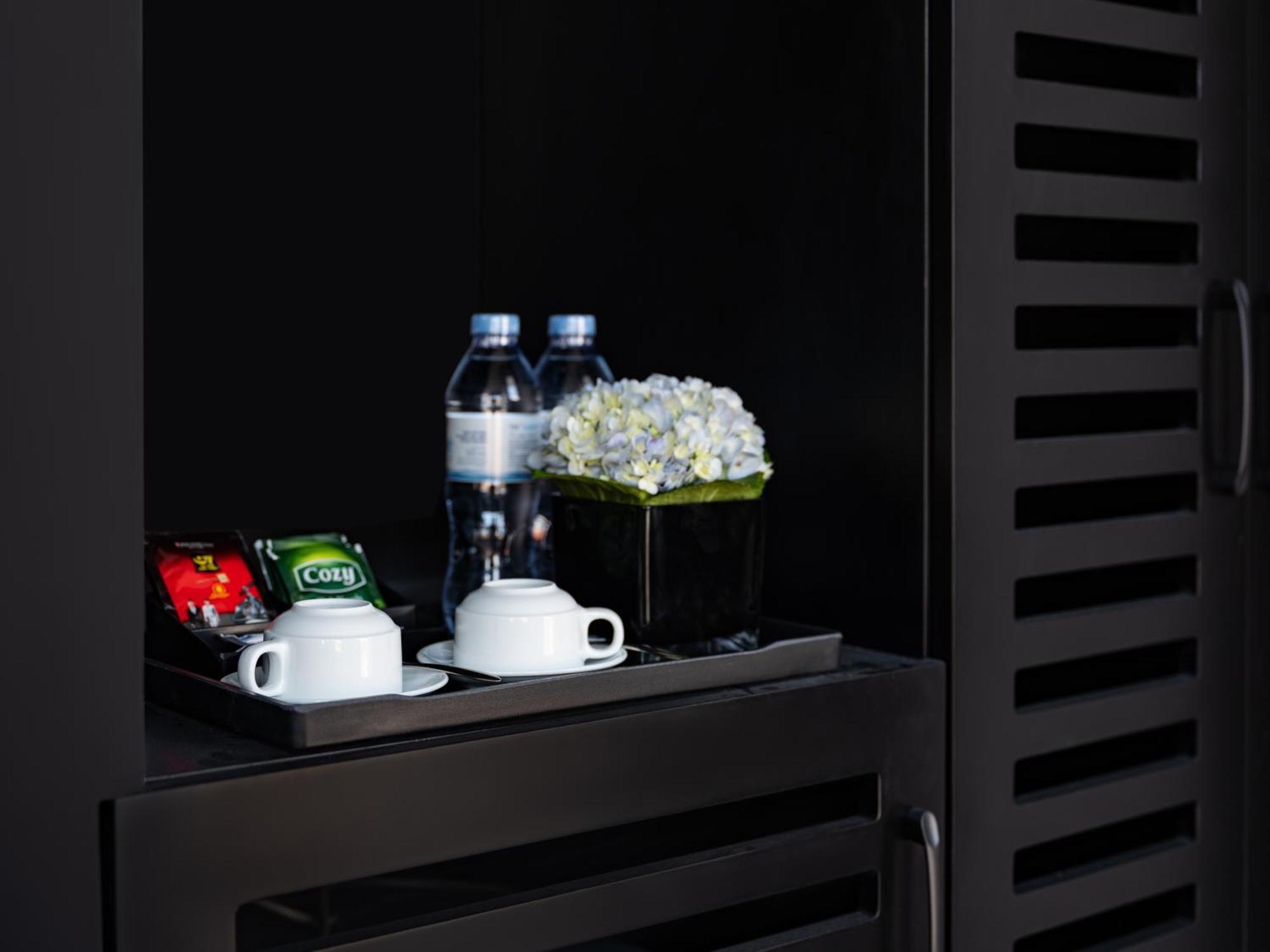 The Flower Boutique Hotel & Travel Ханой Екстериор снимка